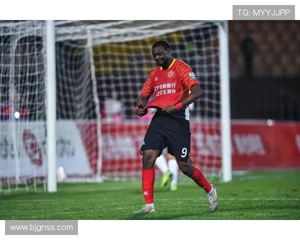 安以恩进球姆本扎梅开二度 辽宁铁人客场三球完胜上海嘉定汇龙